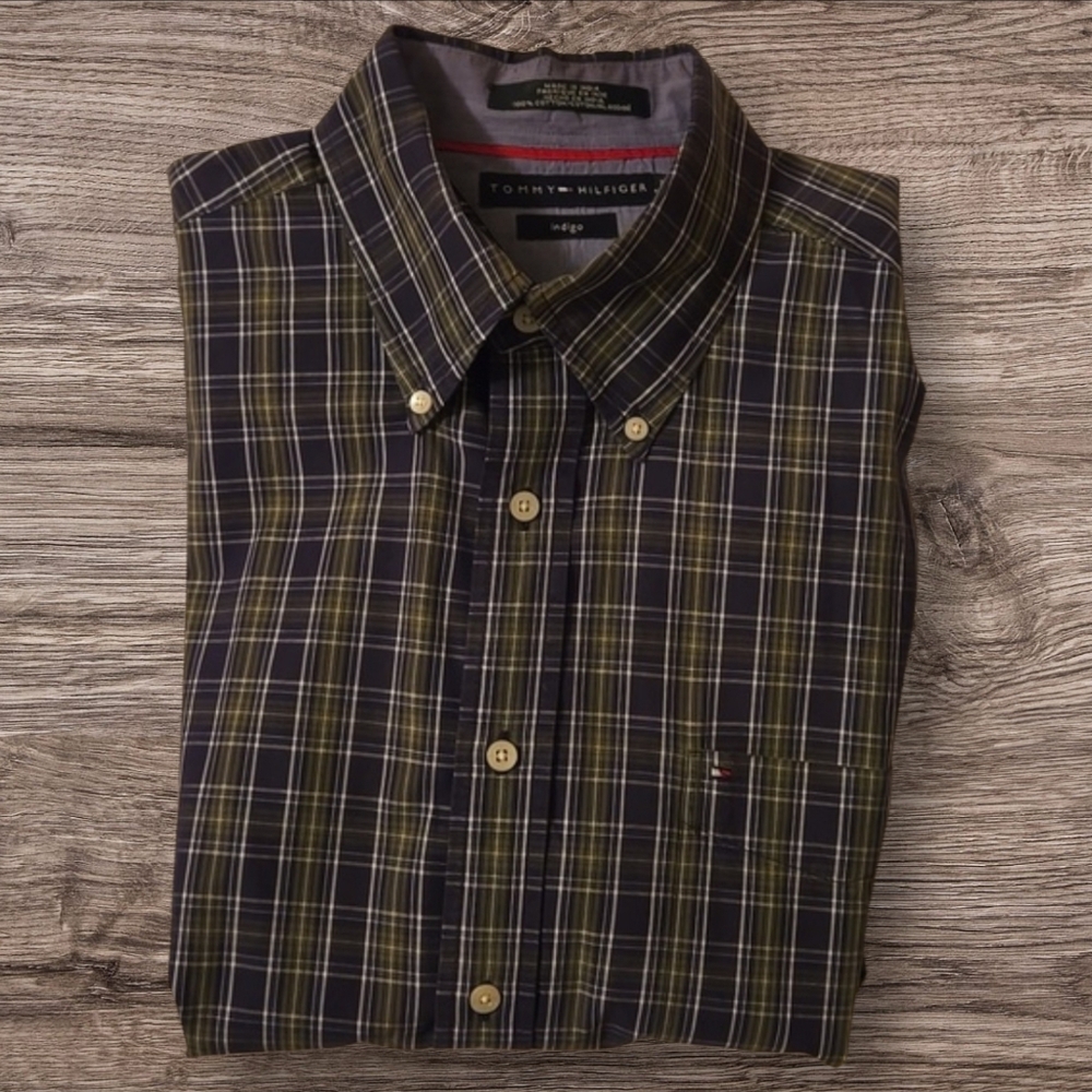 Tommy Hilfiger Men's Classic Fit Short Sleeve Buttondown Shirt